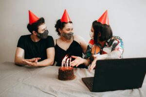 # Kaip išsirinkti tobulą party bus nuomai gimtadienio šventei: praktinis gidas su kainų palyginimais ir saugos patarimais