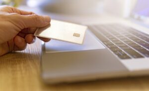 Kaip sukurti pelningą elektroninę parduotuvę B2B nišoje: nuo rinkos analizės iki automatizuotų pardavimų sistemų